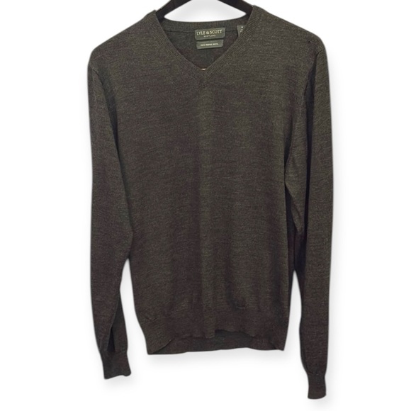 Men’s Lyle & Scott Gray V-Neck Sweater Timeless Knitwear Small Merino Wool - Picture 1 of 11